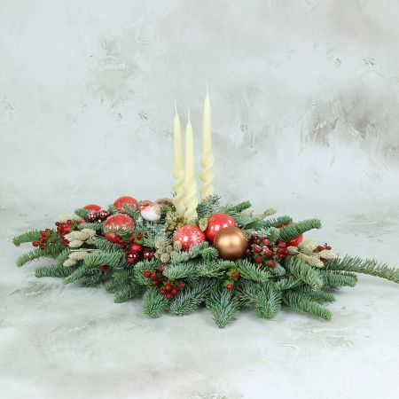 Зимняя композиция с нобилисом, декором и свечами