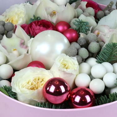 Зимняя композиция в коробке с брунией