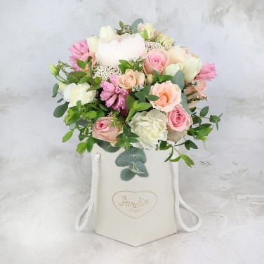 Нежная композиция в коробке