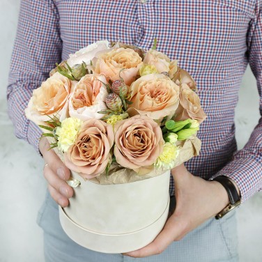 Пионовидные розы Джульетта в коробке