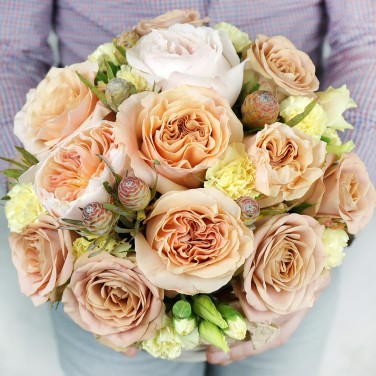 Пионовидные розы Джульетта в коробке