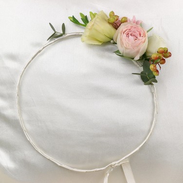 Венок невесты из роз и ягод