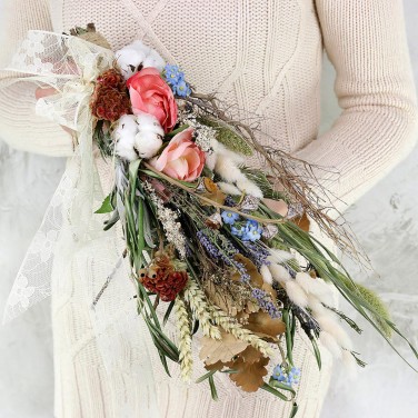 Веник из лагуруса, хлопка и сухоцветов