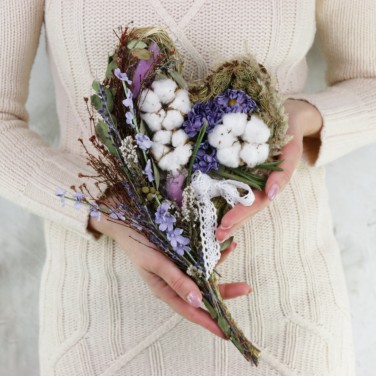 Сердце декоративное из хлопка и сухоцветов