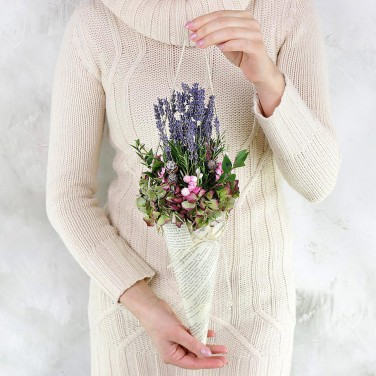 Кулечек из лаванды, гортензии и эвкалипта