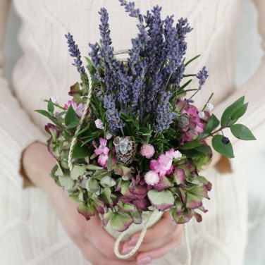 Кулечек из лаванды, гортензии и эвкалипта