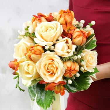 Букет невесты из пионовидных тюльпанов, роз и фрезий