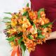 Букет невесты в оранжевых тонах из тюльпанов и альстромерии