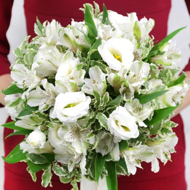 Букет невесты из альстромерии и эустомы