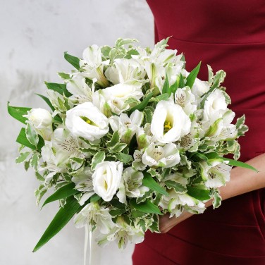 Букет невесты из альстромерии и эустомы