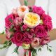 Букет невесты из пионовидных роз, лизиантуса и кустовой розы