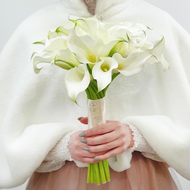 Букет невесты из белых калл