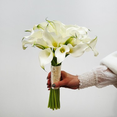 Букет невесты из белых калл
