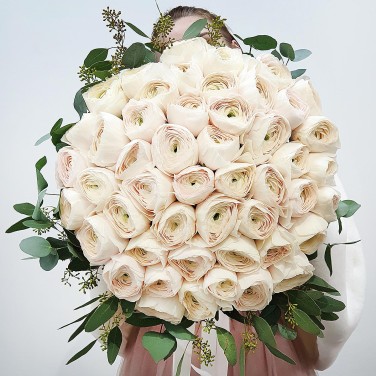 Моно-букет из шикарных ранункулюсов