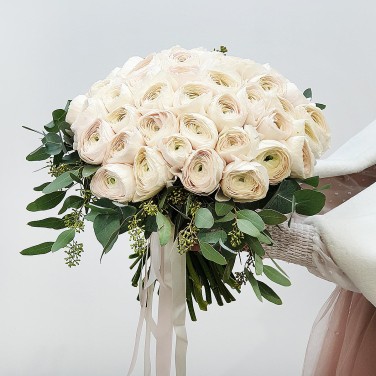 Моно-букет из шикарных ранункулюсов