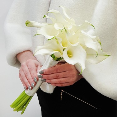 Свадебный букет из белоснежных калл