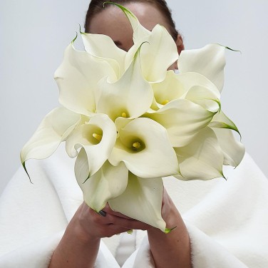 Свадебный букет из белоснежных калл
