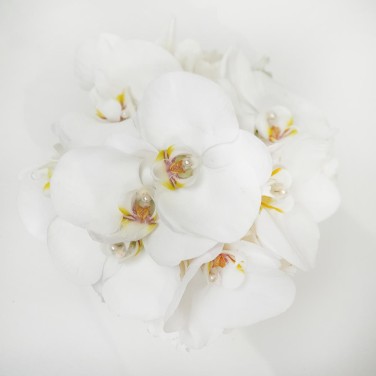Белый свадебный букет с орхидеями