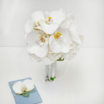 Белый свадебный букет с орхидеями