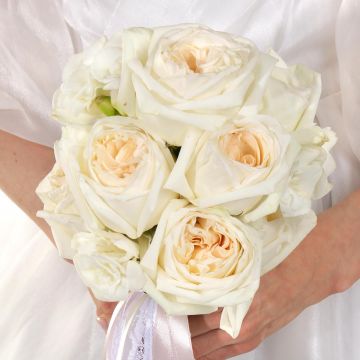 Букет невесты с кремовыми пионовидными розами