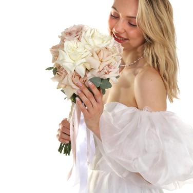 Букет невесты с интересными розами