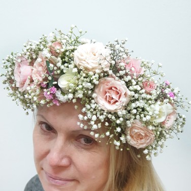 Венок невесты из роз и гипсофилы