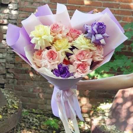 Необычный букет с ароматными французскими розами