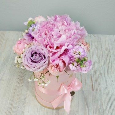 Нежная Зухра композиция в шляпной коробке