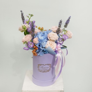 Лавандовый замок цветы в шляпной коробке