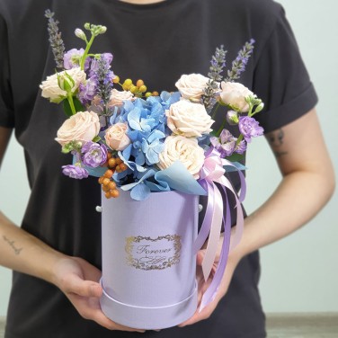 Лавандовый замок цветы в шляпной коробке