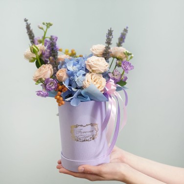 Лавандовый замок цветы в шляпной коробке