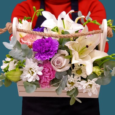 Нежный ящик с цветами