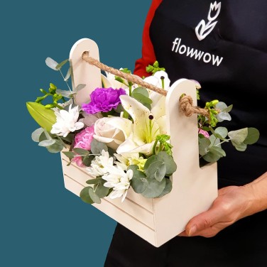 Нежный ящик с цветами