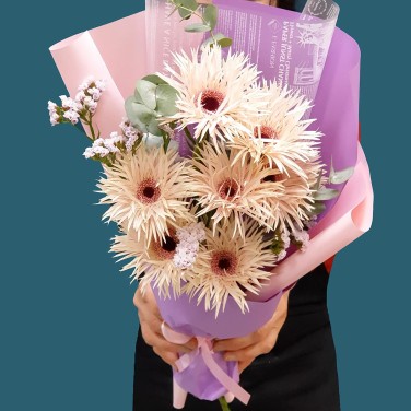 Необычные герберы в упаковке