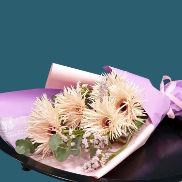 Необычные герберы в упаковке