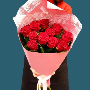 Букет из роз в стильной упаковке