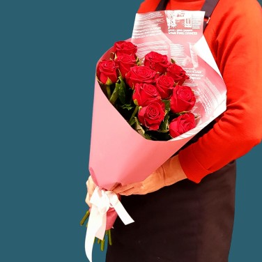 Букет из роз в стильной упаковке