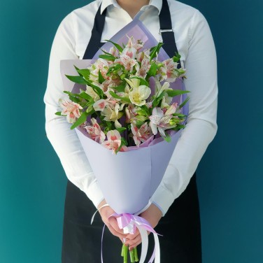 Светлый привет из альстромерий