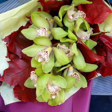 Орхидея в осеннем оформлении