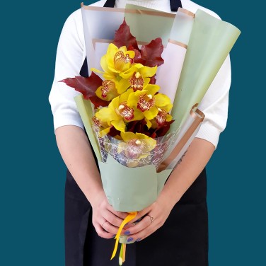 Желтая орхидея в упаковке