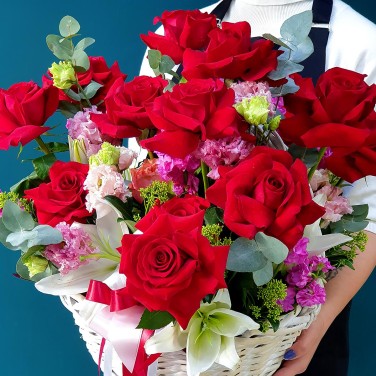 Серьезные намерения корзина с красными розами