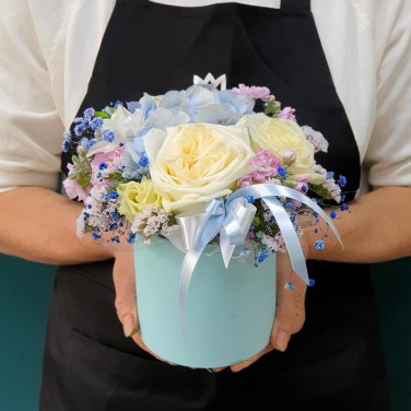 Коробочка с цветами в голубом цвете