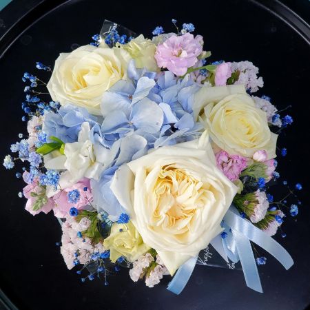 Коробочка с цветами в голубом цвете