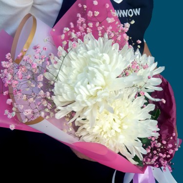 Моно-букет из белых крупных хризантем