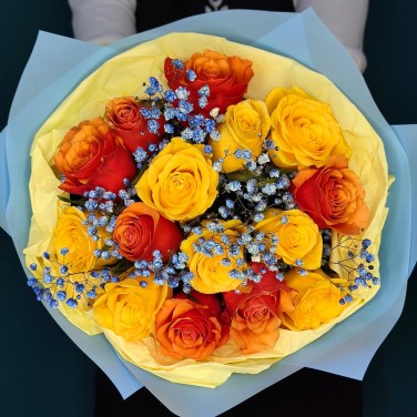 Ясный лучик букет роз в упаковке