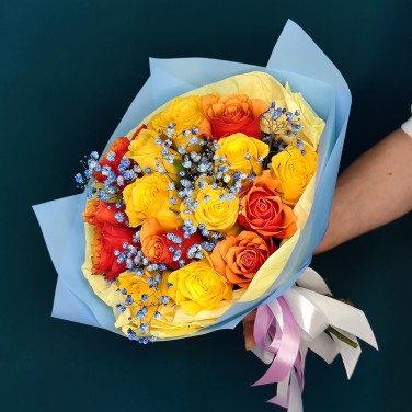 Ясный лучик букет роз в упаковке