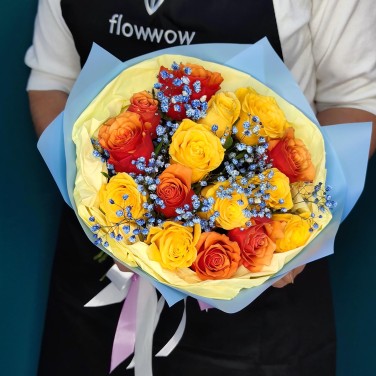 Ясный лучик букет роз в упаковке