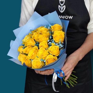 Желтые розы в современной упаковке