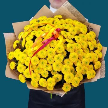 Желтый букет из хризантем сантини