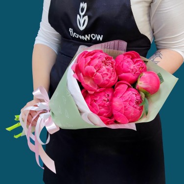 Букет из 5 пионов Корал Шарм